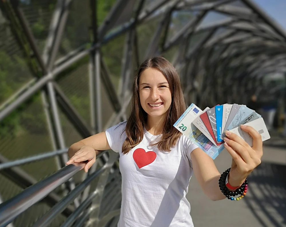 Otestovala som online banky. Ktoré sú NAJ pre cestovateľov?